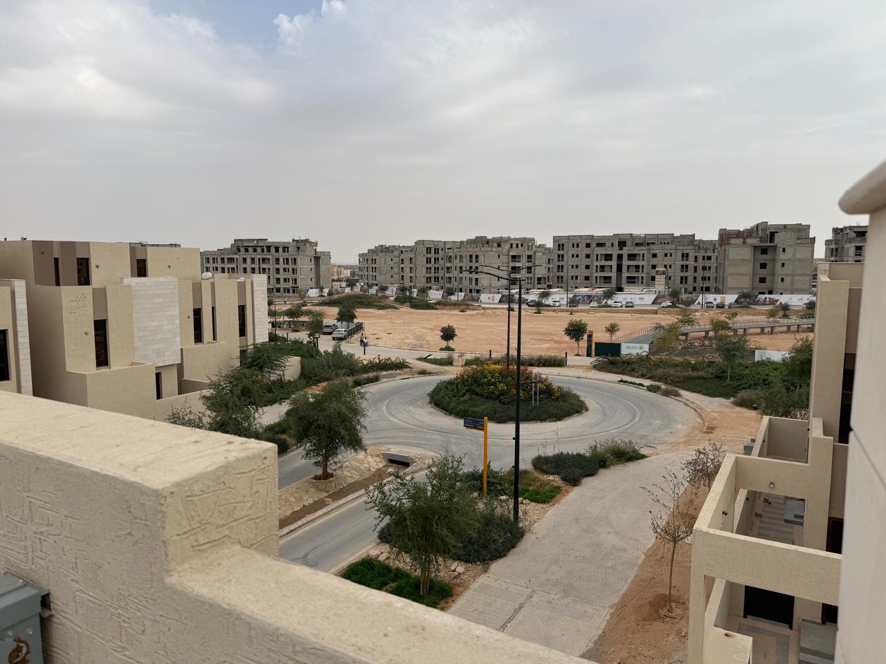 **Modern Luxury Villa for Rent in "Etual Roshan" Project – Signed by Elie Saab** 🏡✨  